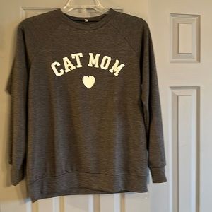 5/$20 Gray L Cat Mom sweatshirt